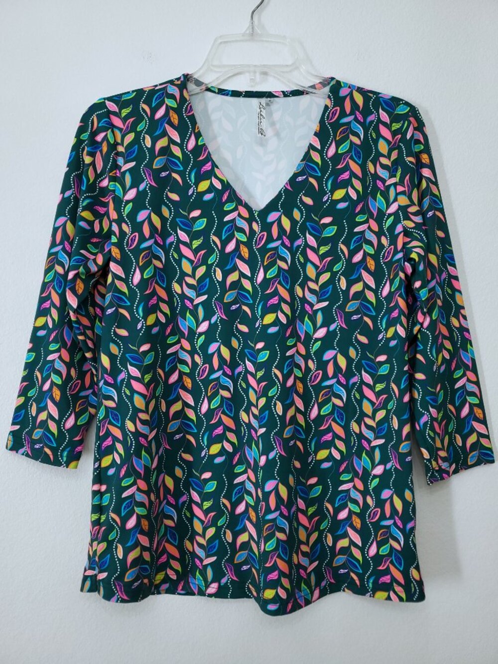 Lulu-B Leaf Splash 3/4 Sleeve Tennis Pickleball Golf Cruise UPF50+ Top Small